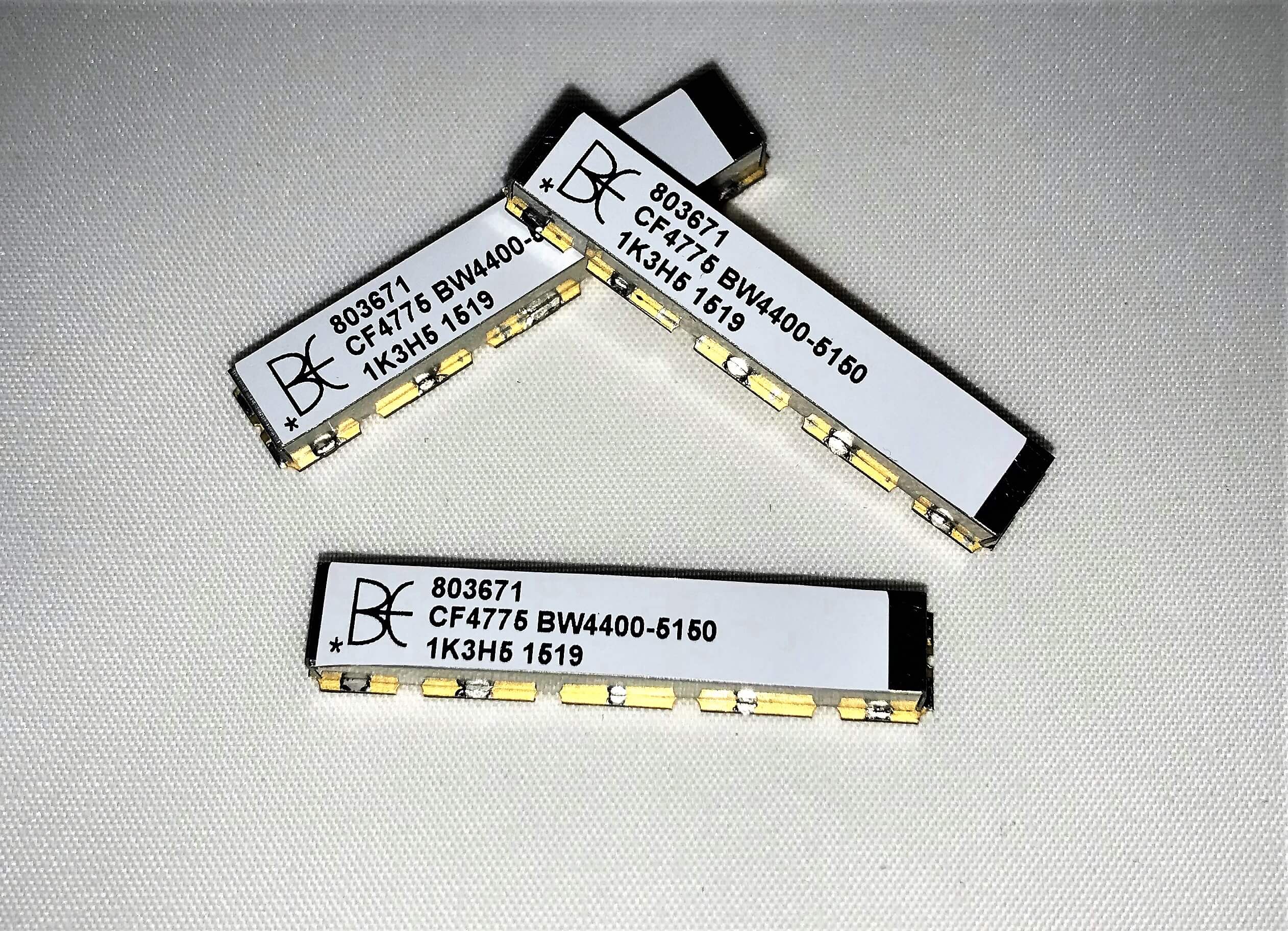 A physical representation of a surface mount bandpass rf filter